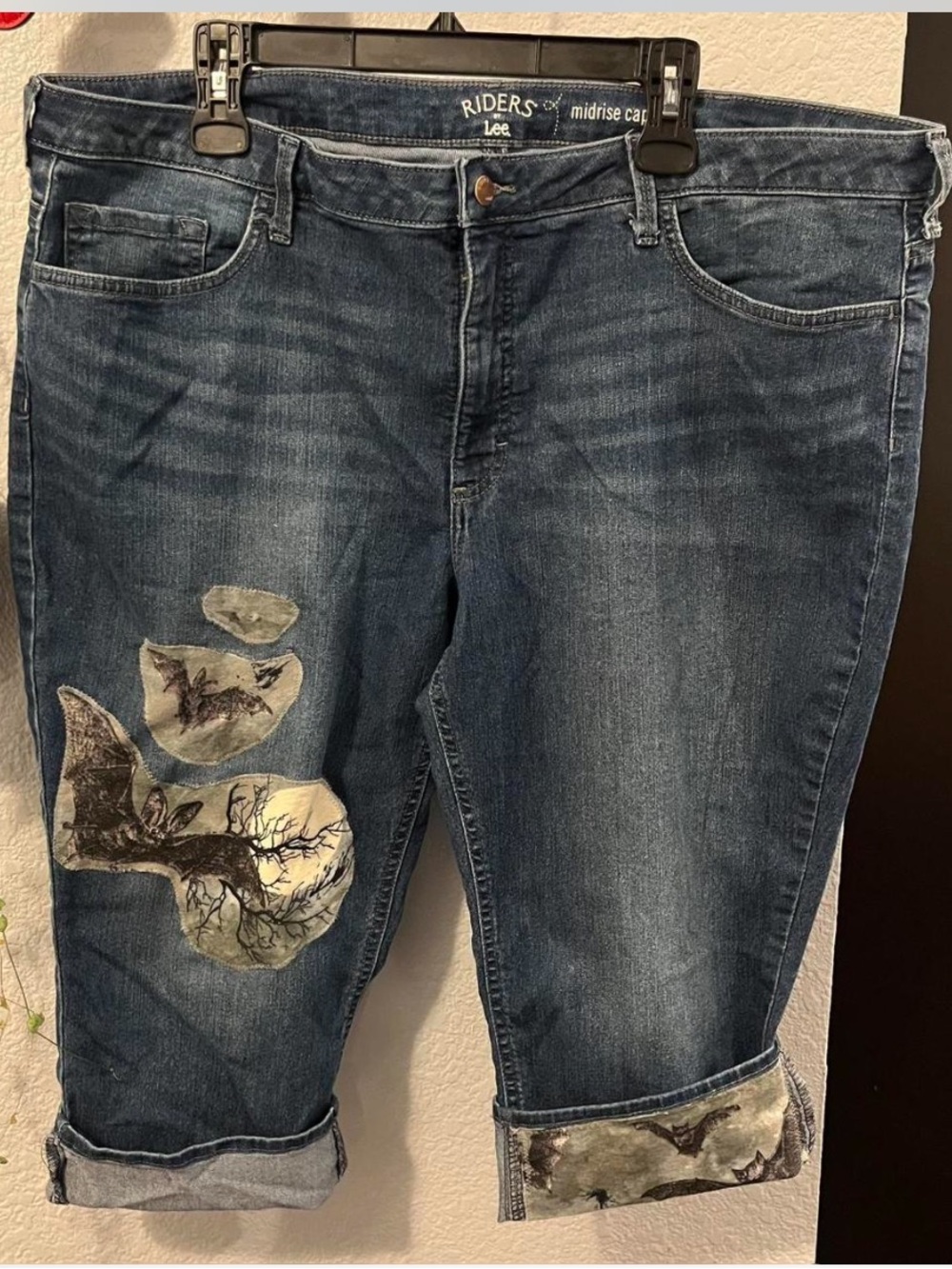 Dark Blue Denim Capris with Bat 🦇 & moonAppliqués women’s 22
#bats #grunge #goth
